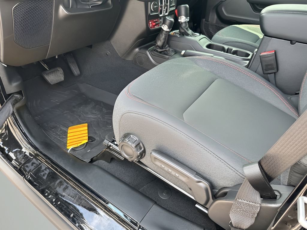New 2025 Jeep Wrangler Unlimited Rubicon w/ Safety Group image 29