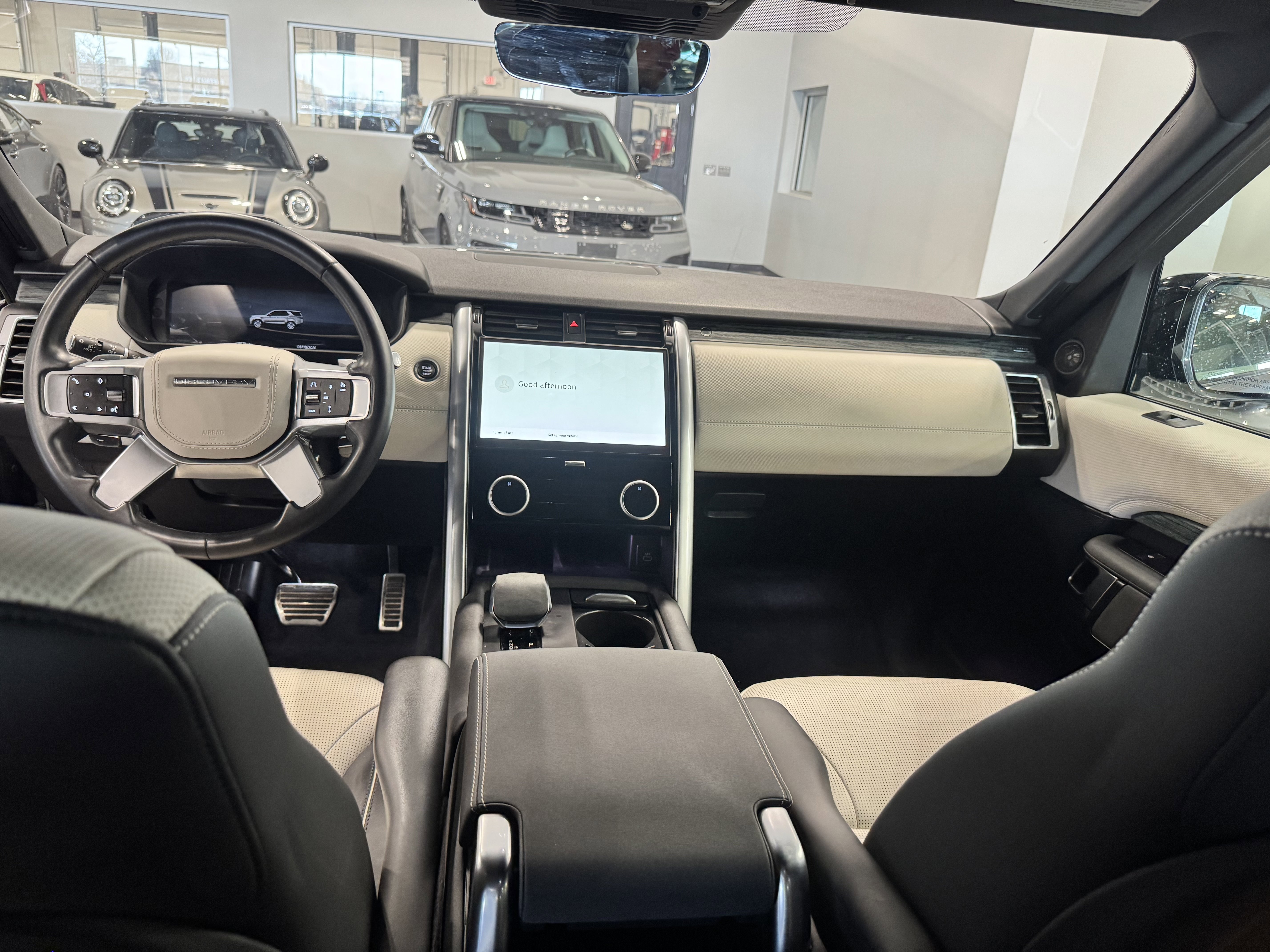 Used 2023 Land Rover Discovery S R-Dynamic image 14