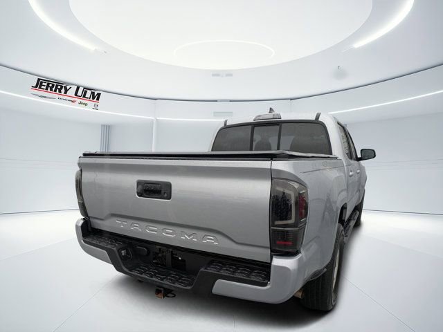 Used 2017 Toyota Tacoma SR image 3