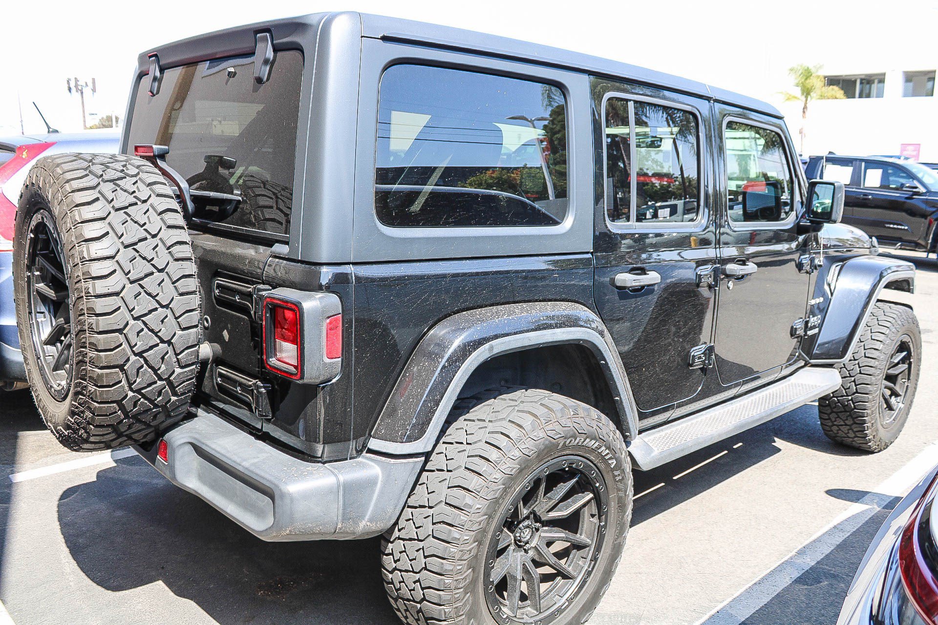 Used 2019 Jeep Wrangler Unlimited Sahara AWD/4WD image 7