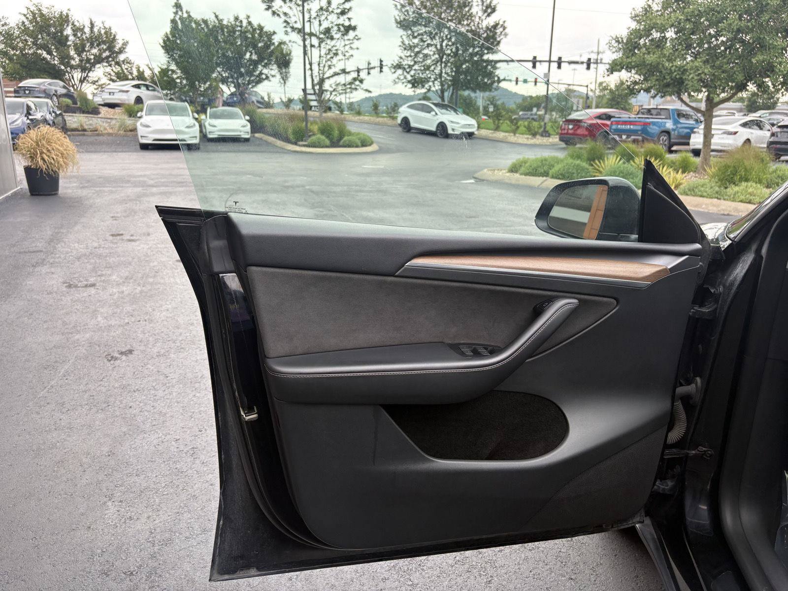 Used 2023 Tesla Model Y Long Range AWD/4WD image 10