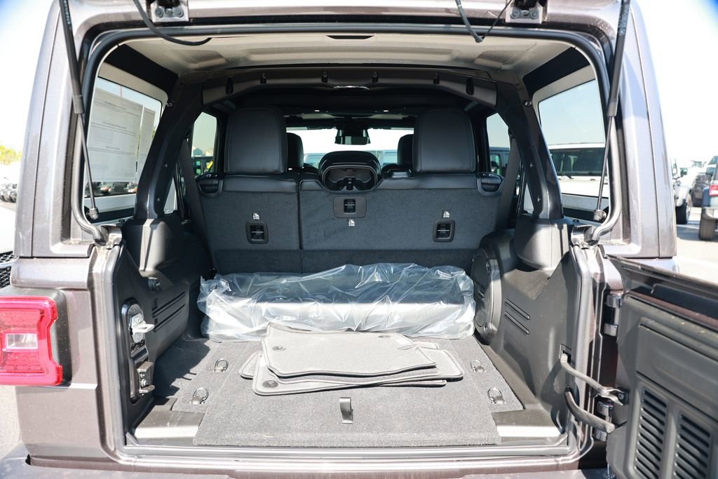 New 2026 Jeep Wrangler Unlimited Sahara AWD/4WD image 34