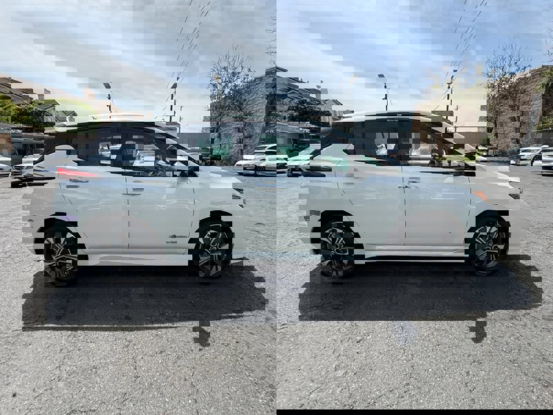 Used 2018 Nissan Leaf SV w/ Protection Package FWD image 4