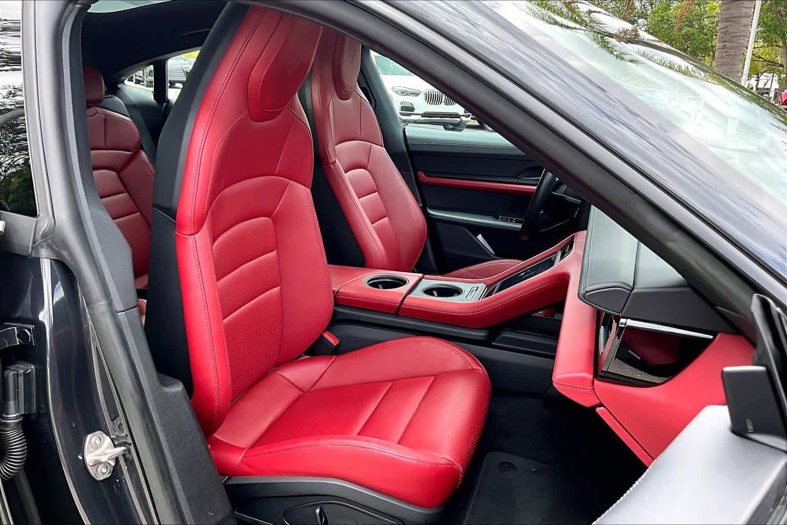 Used 2023 Porsche Taycan image 8