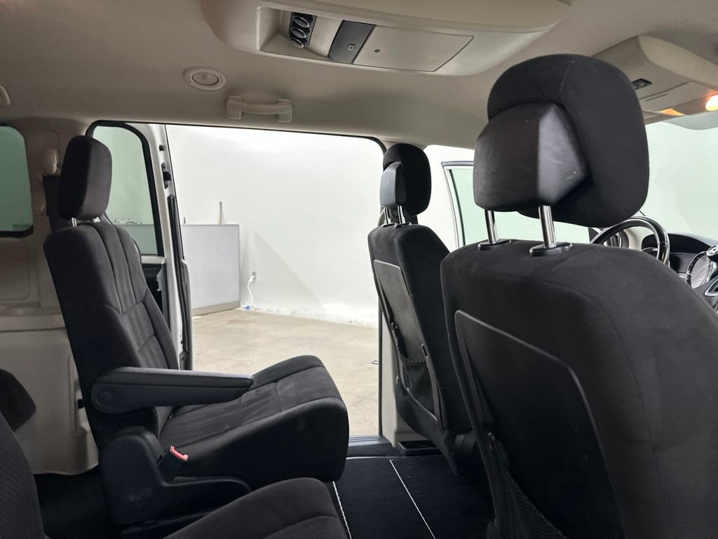 Used 2012 Dodge Grand Caravan SXT w/ Entertainment Group 1 FWD image 27