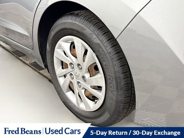 Used 2017 Hyundai Elantra SE image 37