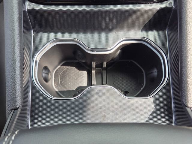 Used 2025 Jeep Grand Cherokee Altitude RWD image 18
