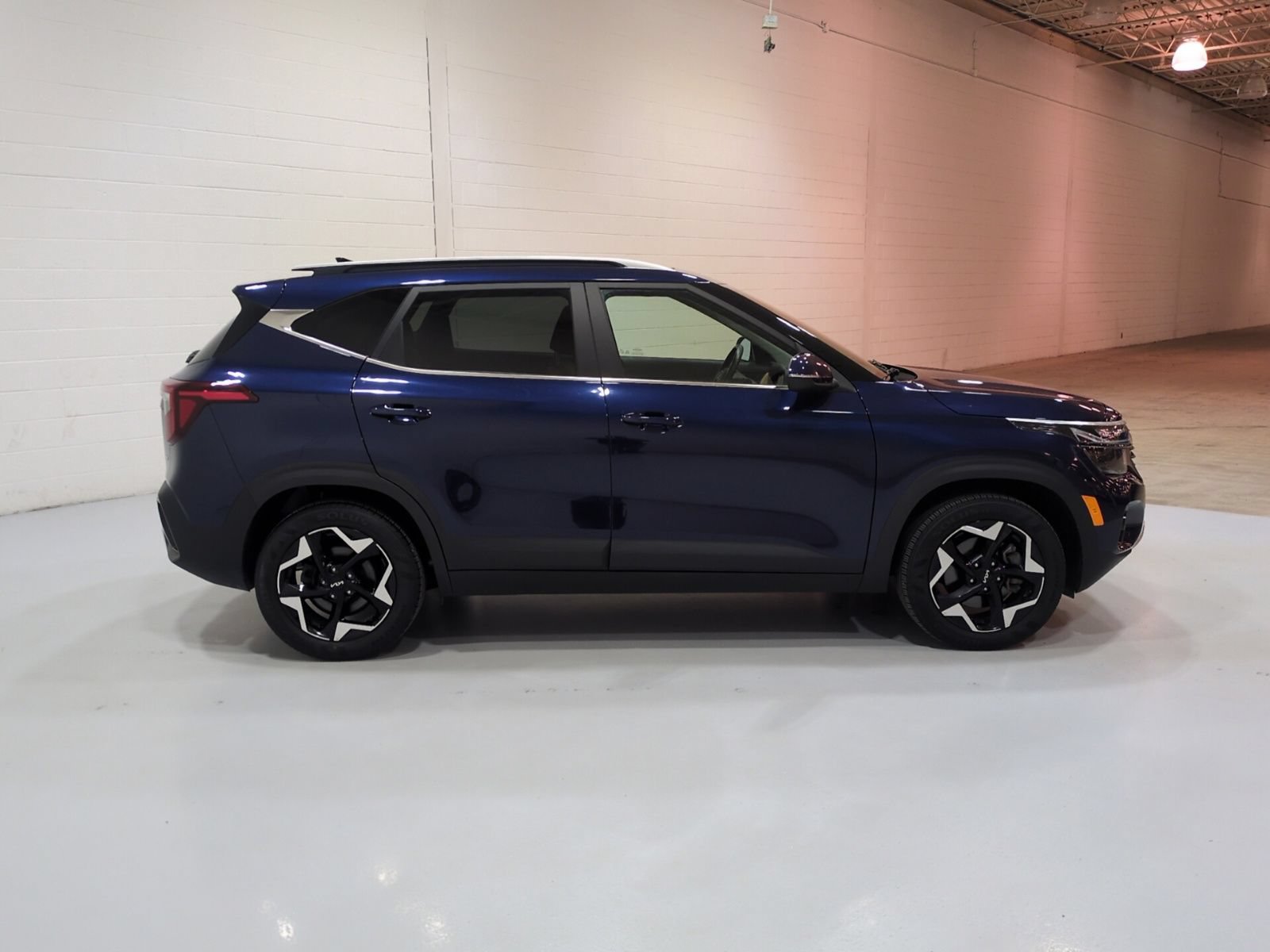 Certified 2024 Kia Seltos EX AWD/4WD image 2