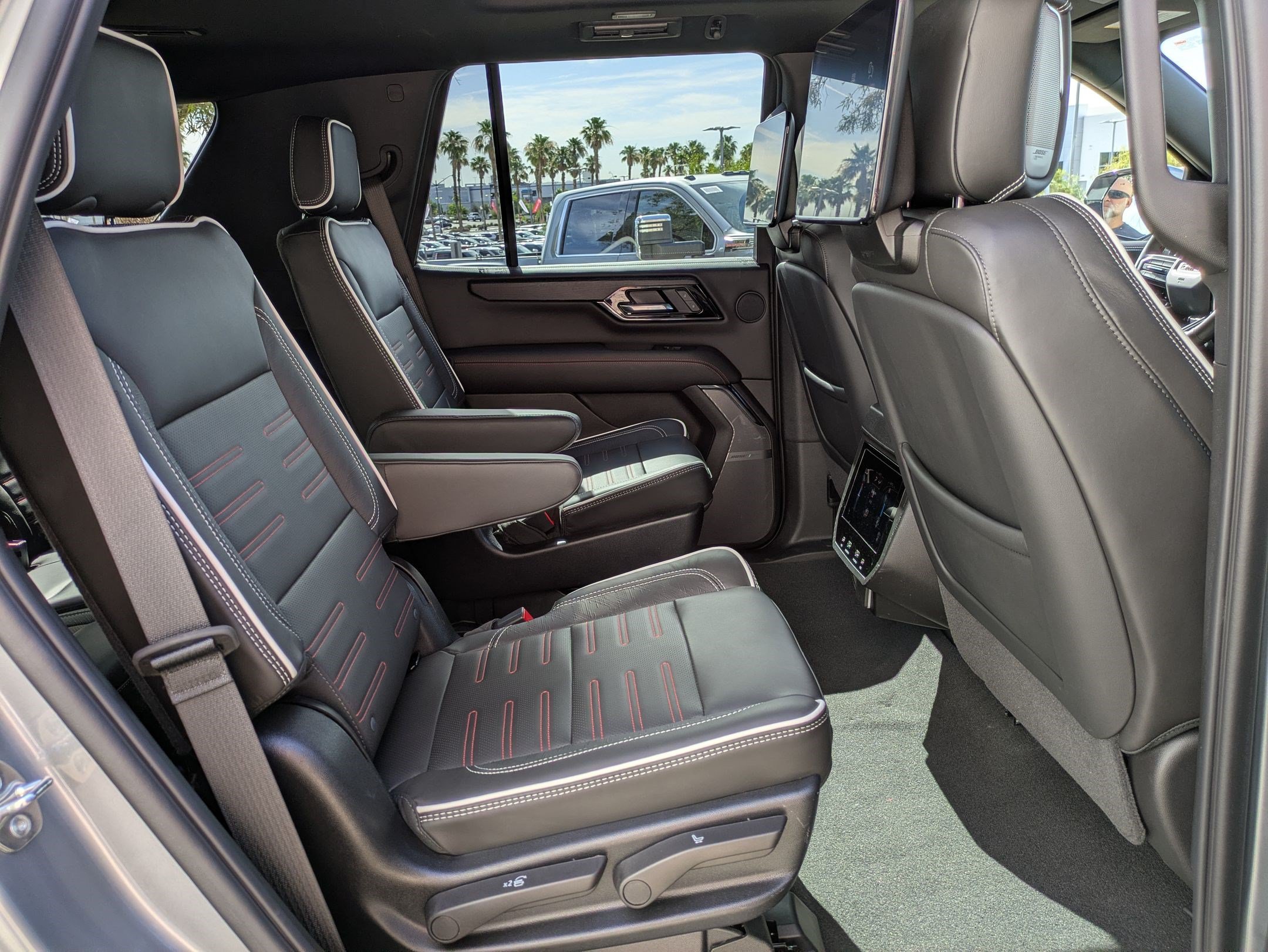 Certified 2025 GMC Yukon AT4 Ultimate AWD/4WD image 28