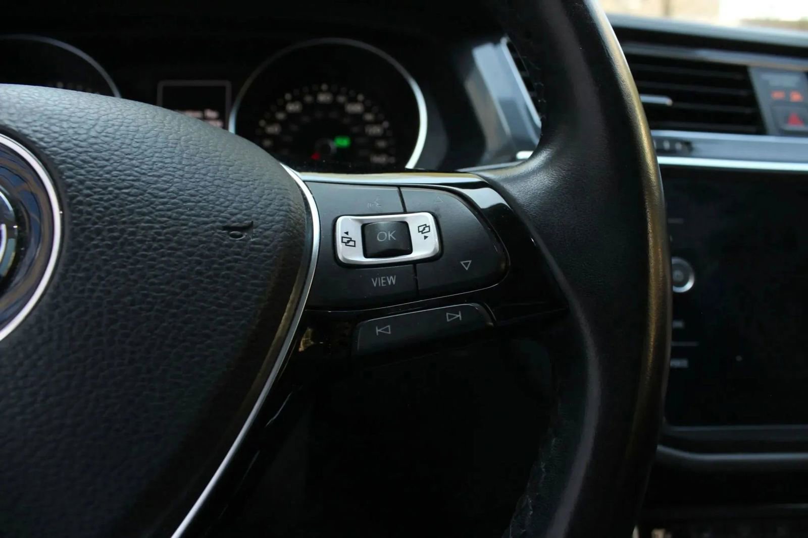 Used 2019 Volkswagen Tiguan SE w/ Panoramic Sunroof Package AWD/4WD image 32