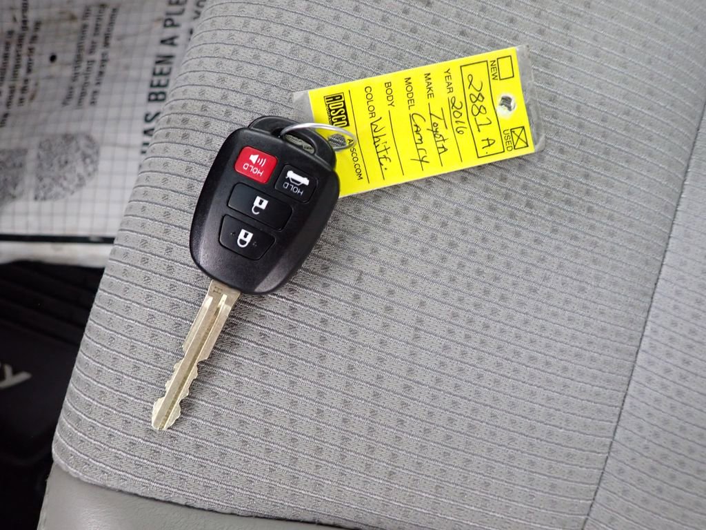 Used 2016 Toyota Camry SE image 35