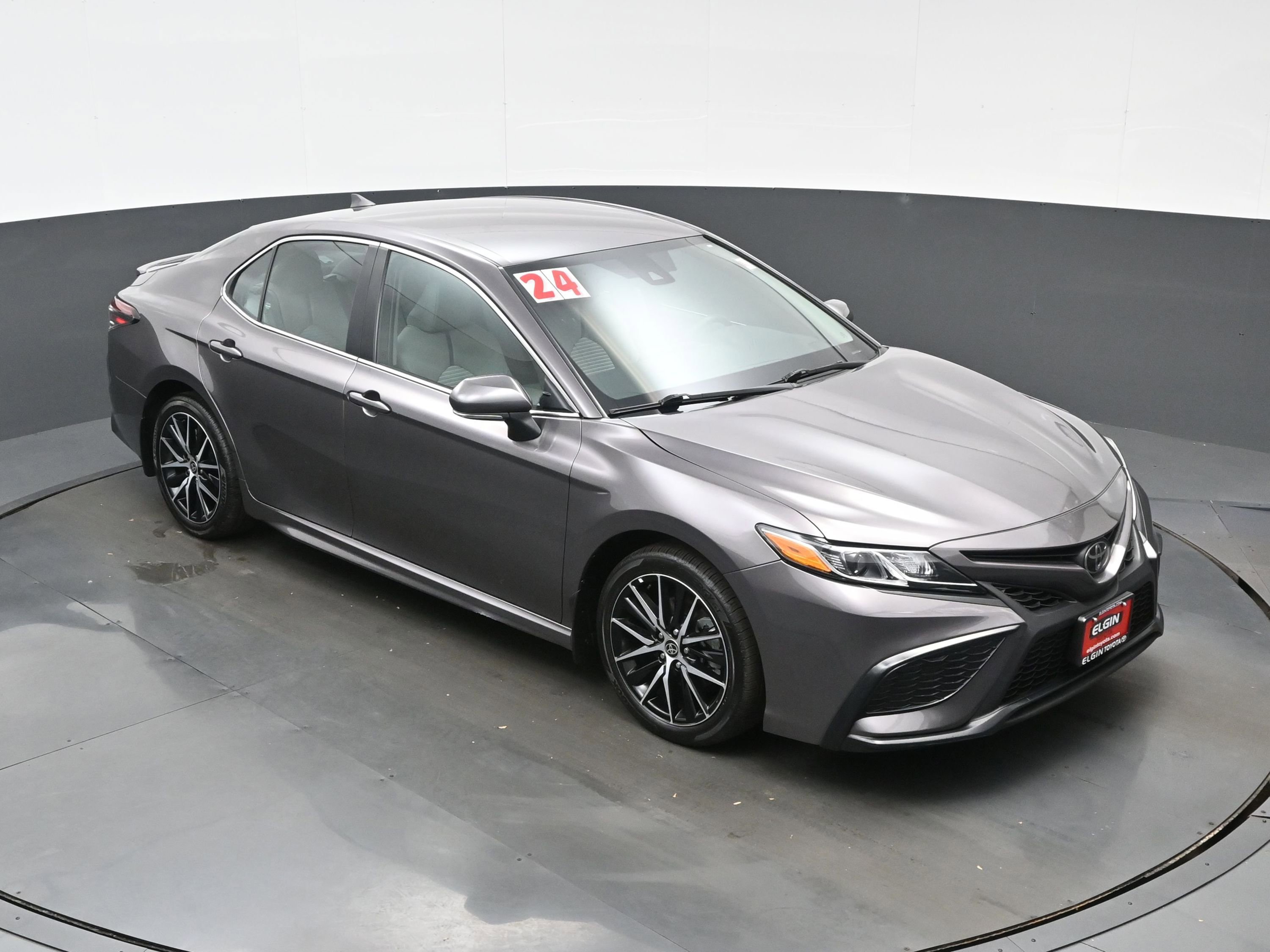 Used 2024 Toyota Camry SE image 33