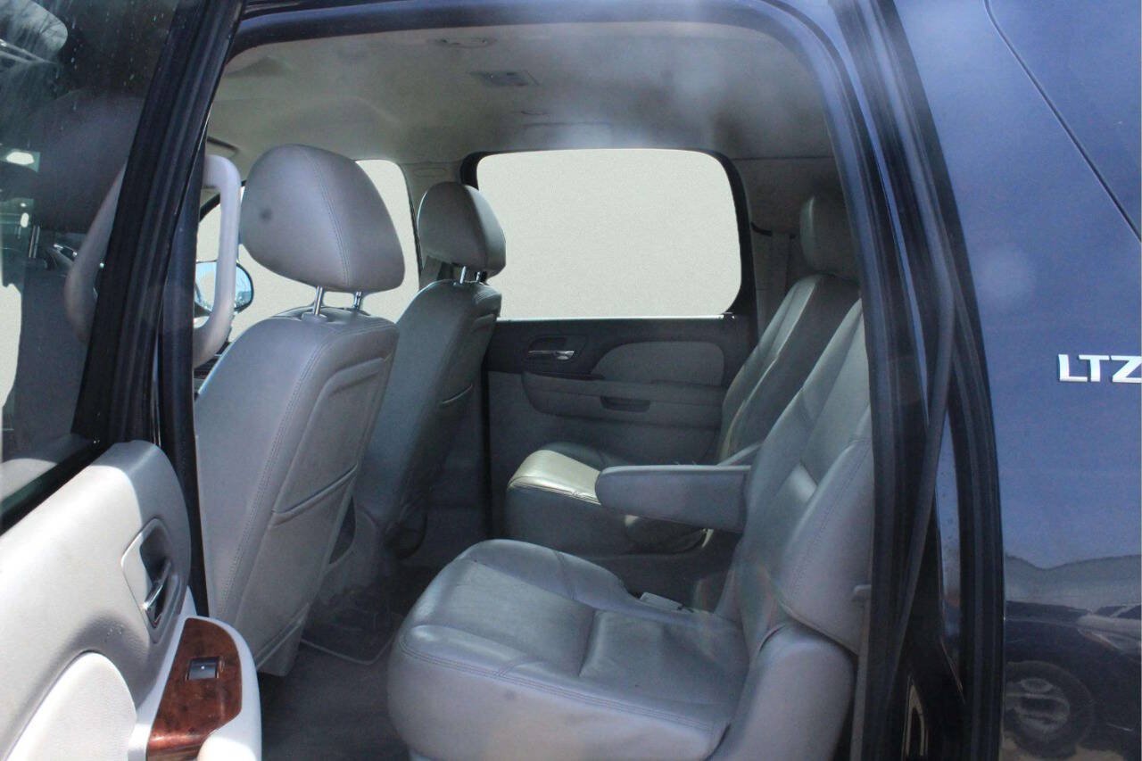 Used 2011 Chevrolet Suburban LTZ RWD image 6