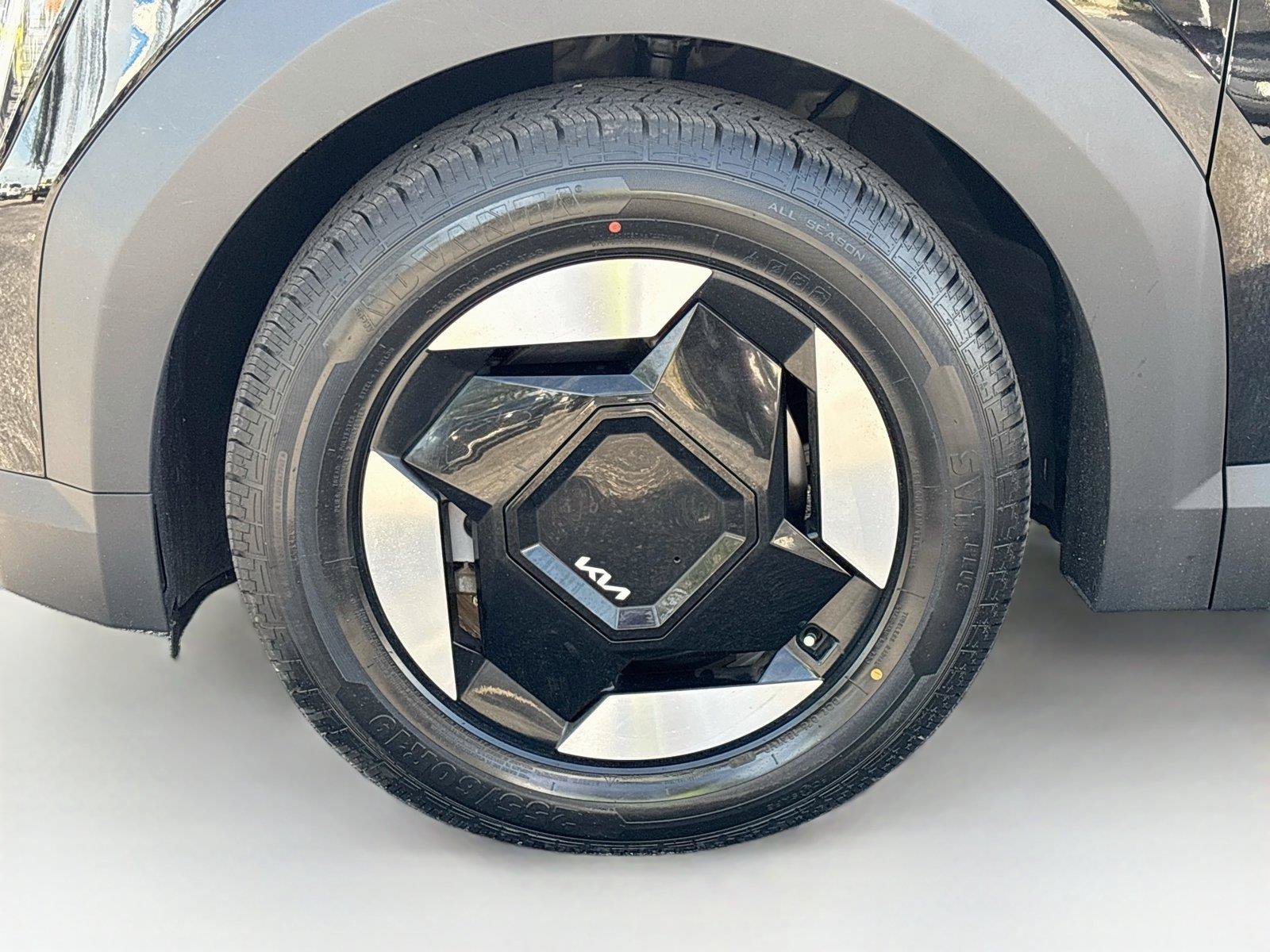 Used 2024 Kia EV9 Light Long Range RWD image 36