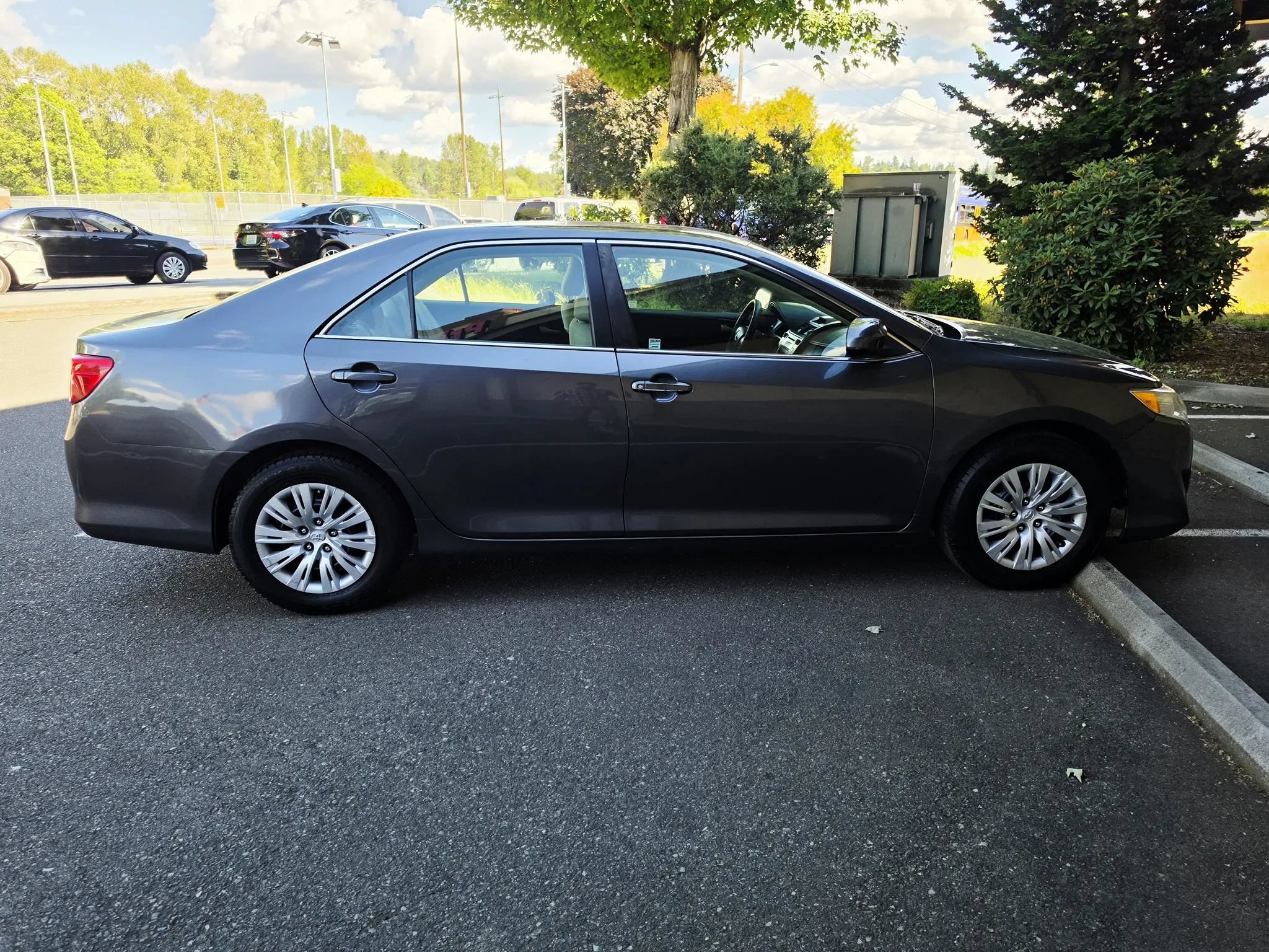 Used 2012 Toyota Camry FWD image 6