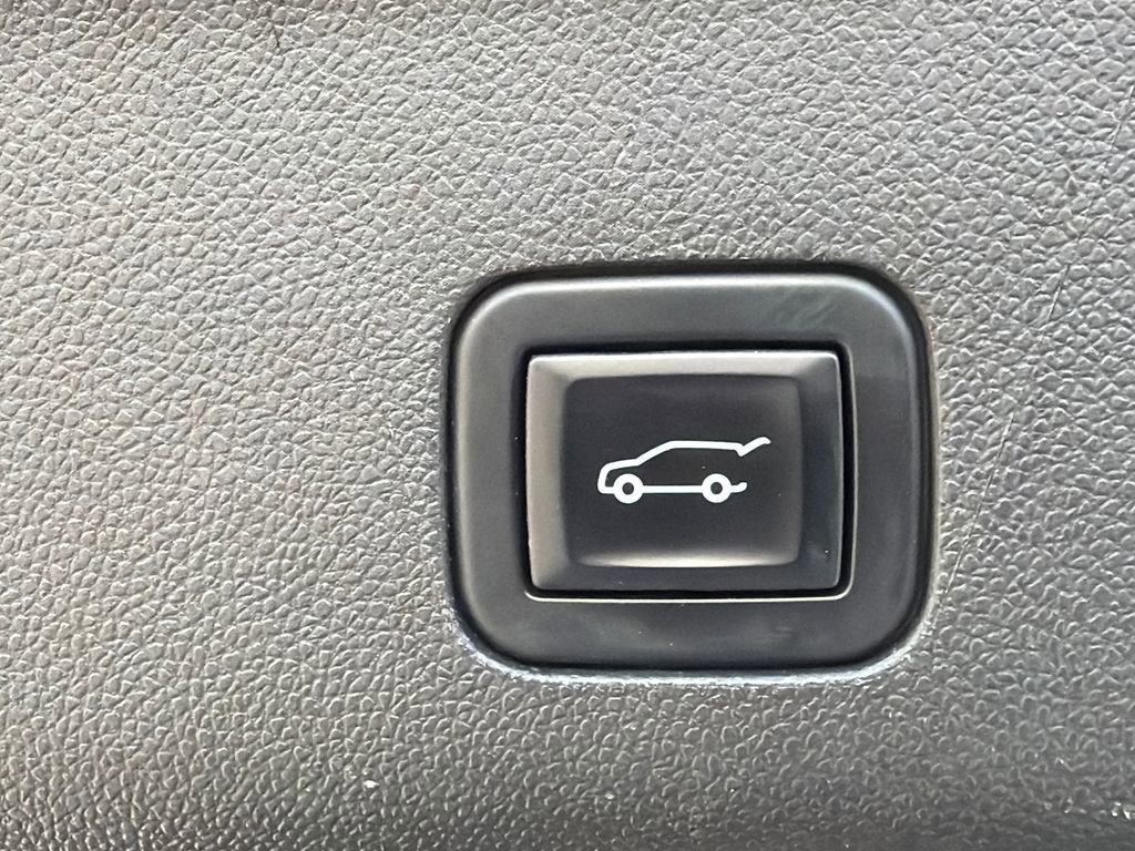 Used 2023 Cadillac Escalade Premium Luxury RWD image 19