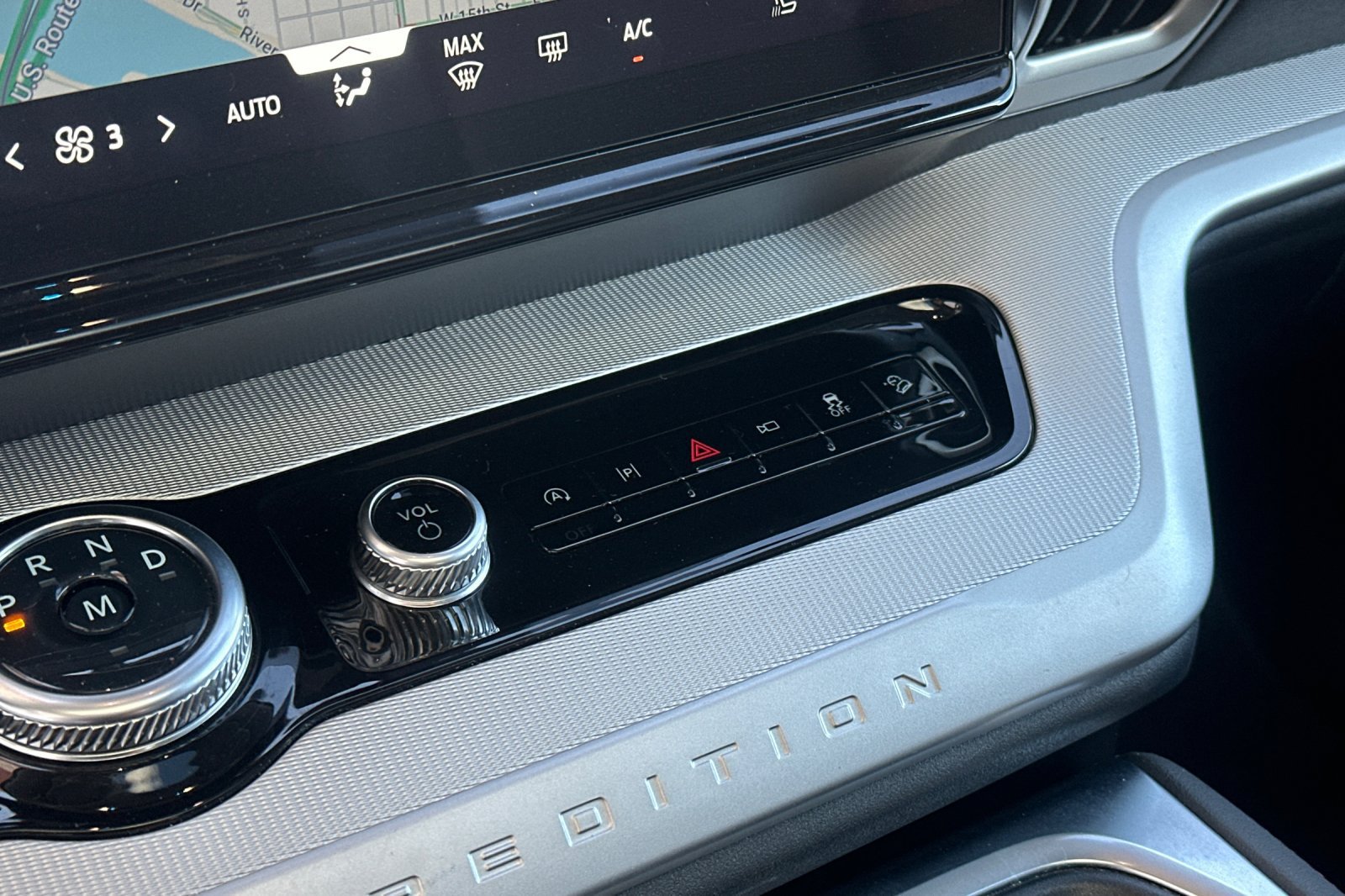 Used 2025 Ford Expedition Active AWD/4WD image 25