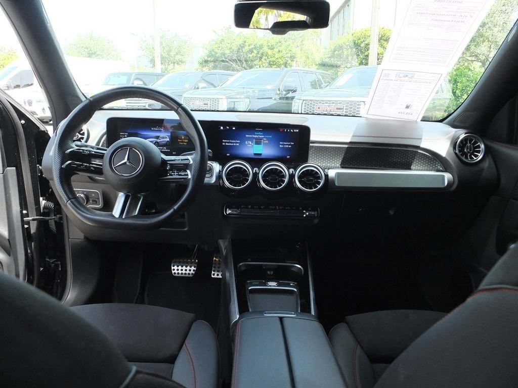 Used 2024 Mercedes-Benz EQB 300 4MATIC image 22
