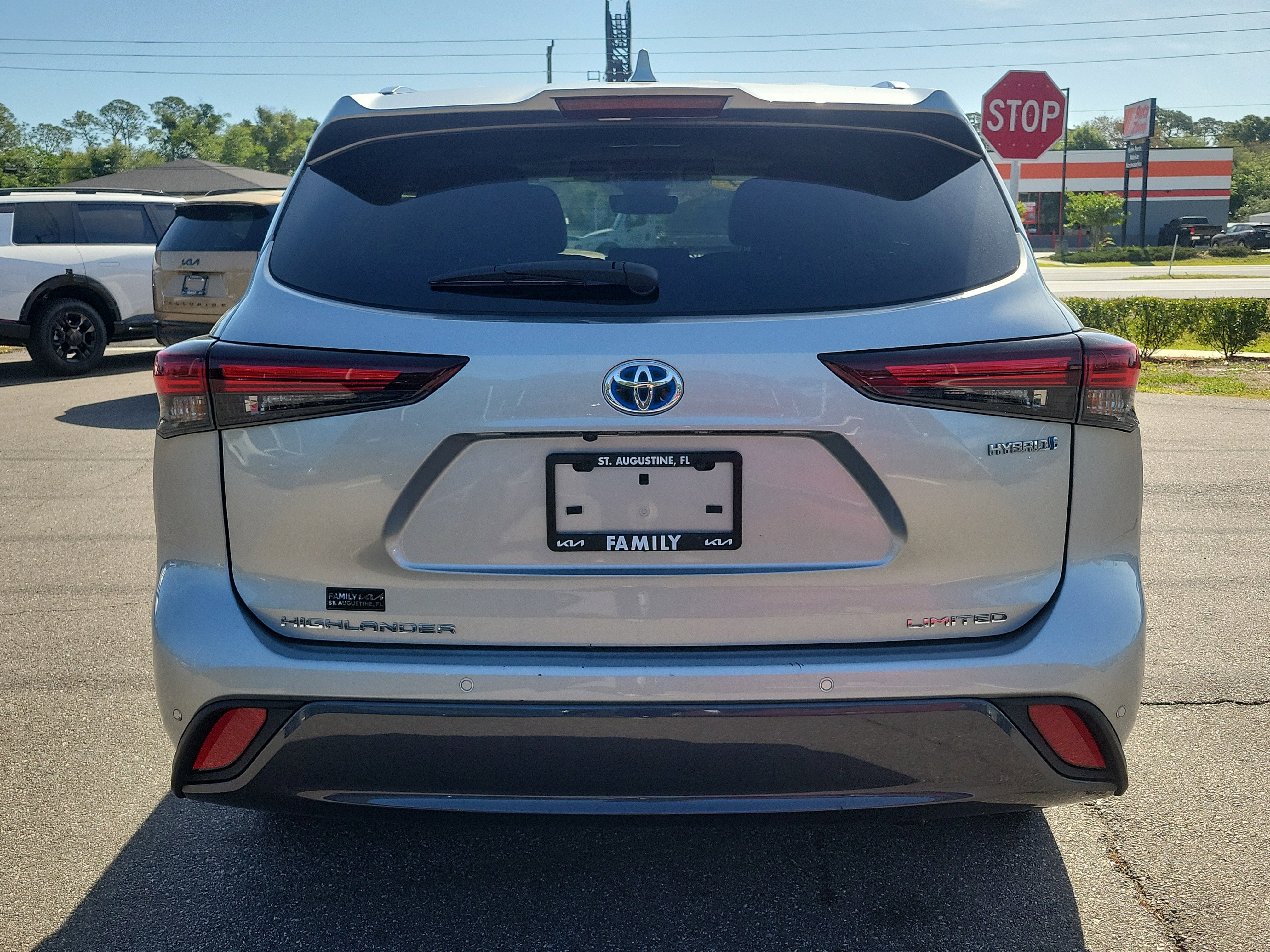 Used 2024 Toyota Highlander Limited image 5