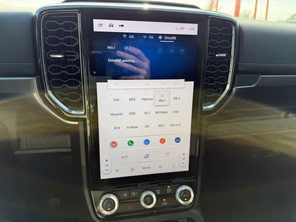 Used 2024 Ford Ranger Lariat w/ Trailer Tow Package image 13