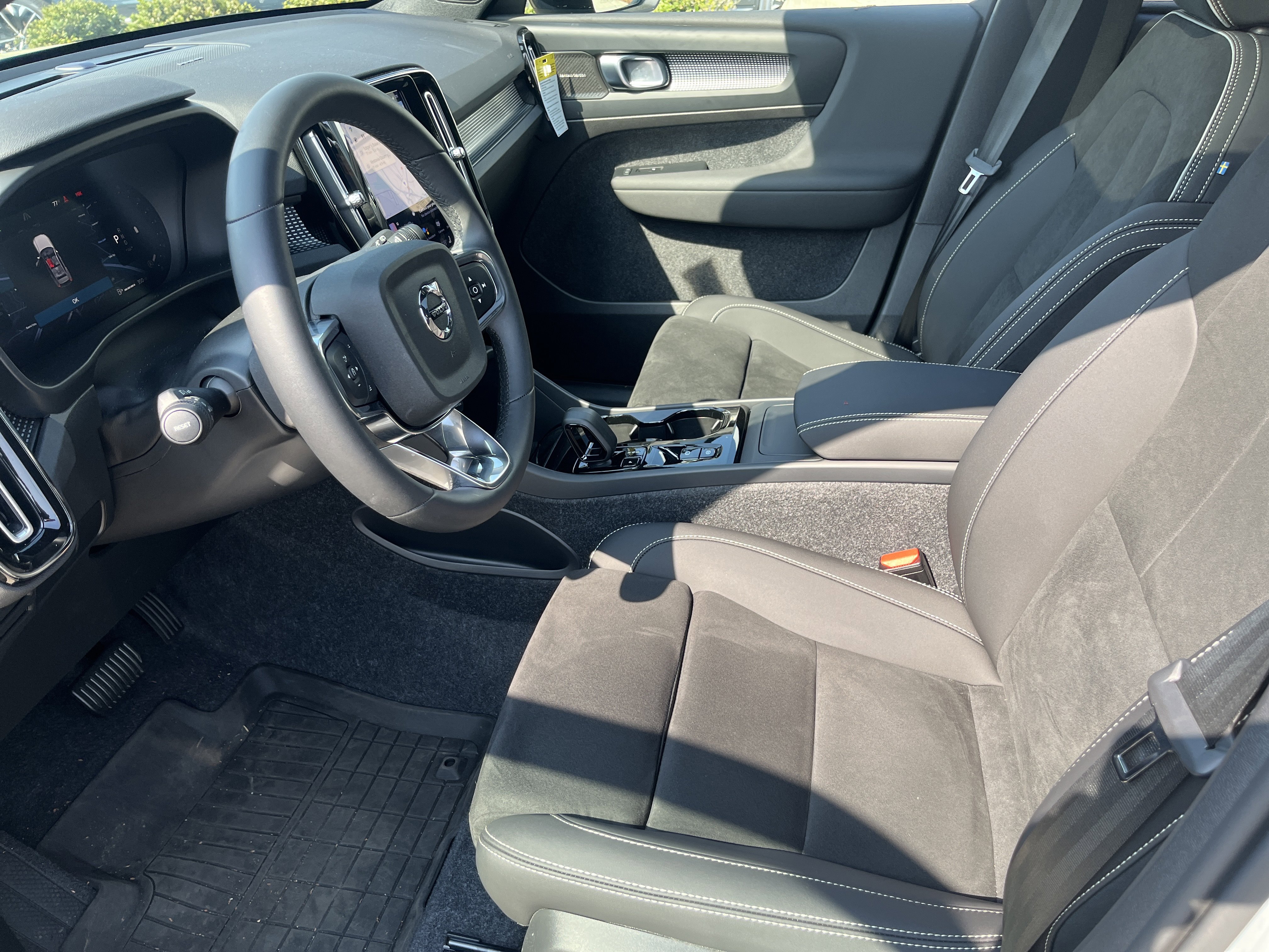 New 2026 Volvo XC40 B5 Ultra w/ Protection Package Premier image 21