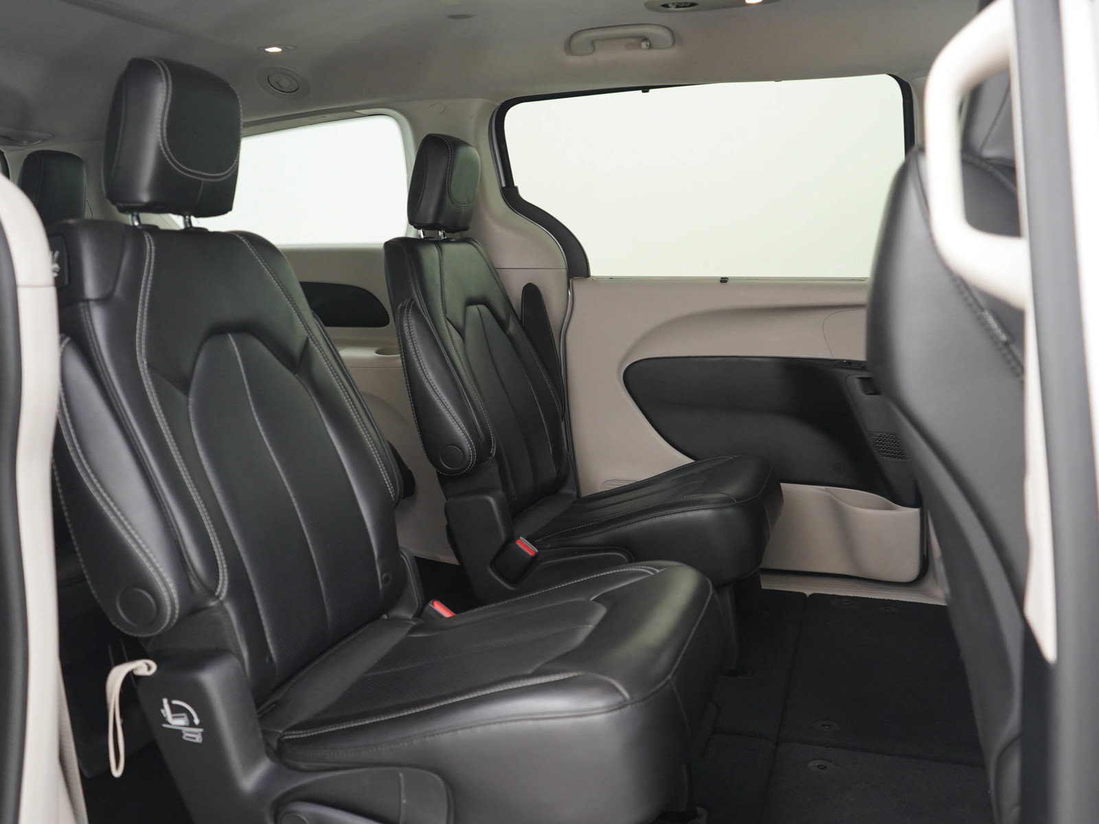 Used 2023 Chrysler Pacifica Touring-L FWD image 12