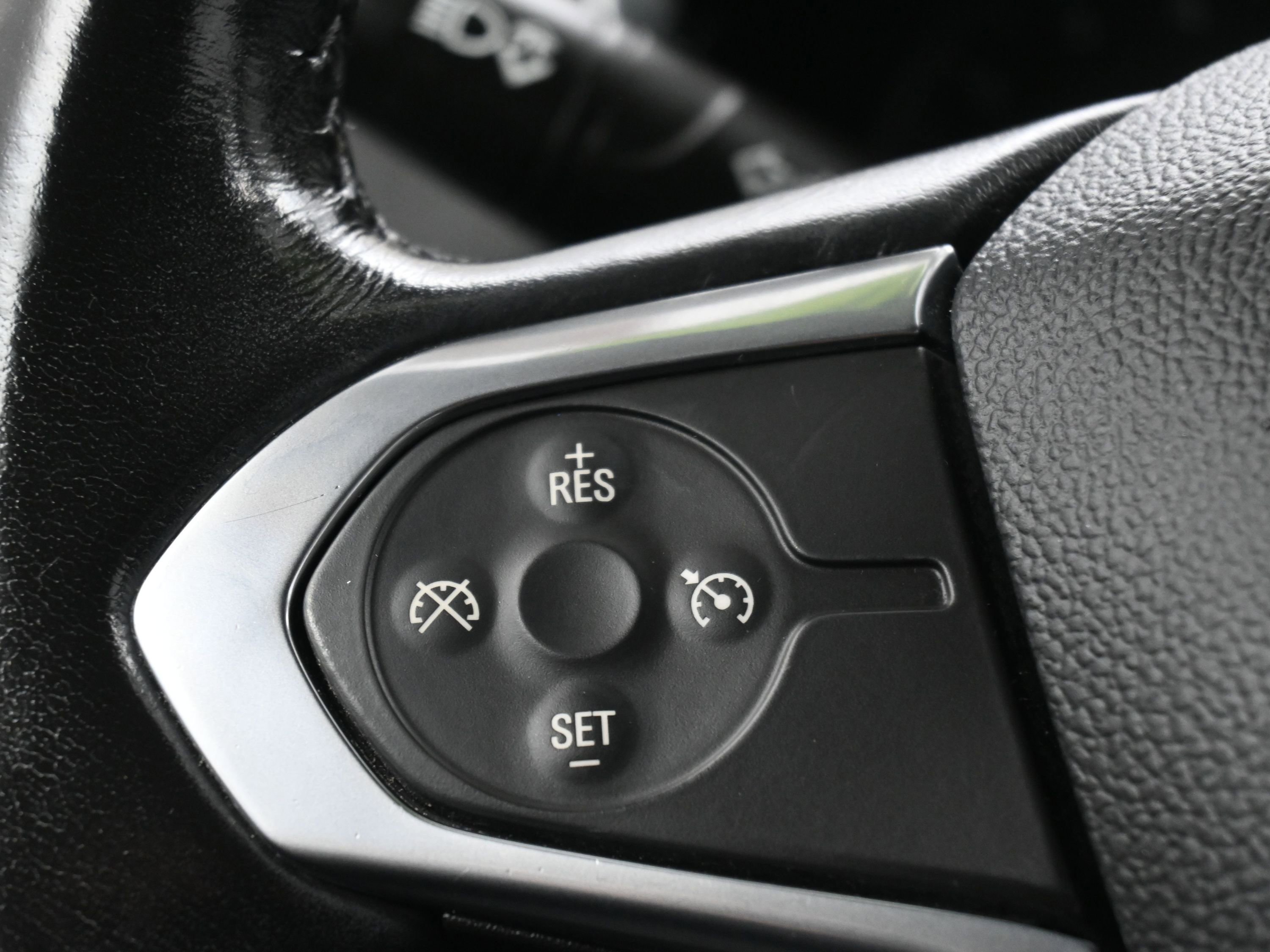 Used 2020 Chevrolet Traverse LT w/ LPO, Black Accent Package image 33