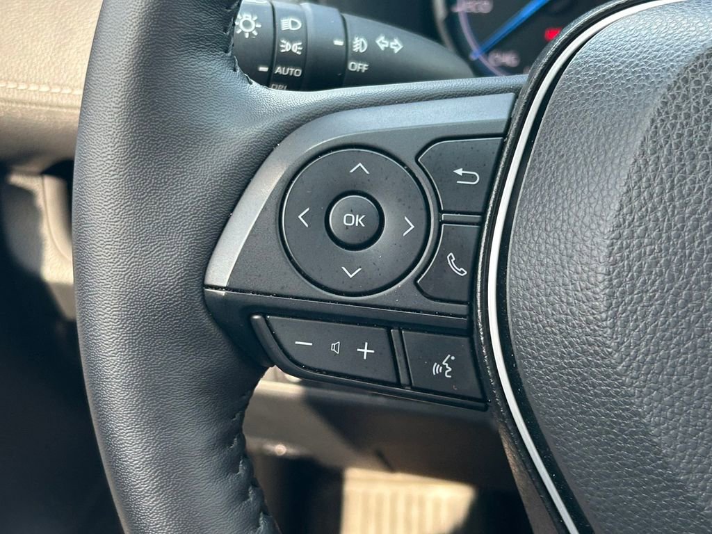 Used 2025 Toyota RAV4 XLE Premium w/ Weather Package AWD/4WD image 39