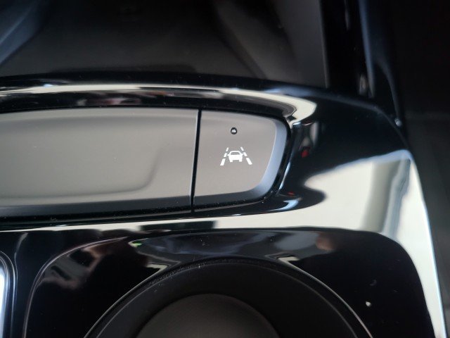 New 2026 Chevrolet Trax LT w/ Sunroof Package FWD image 25