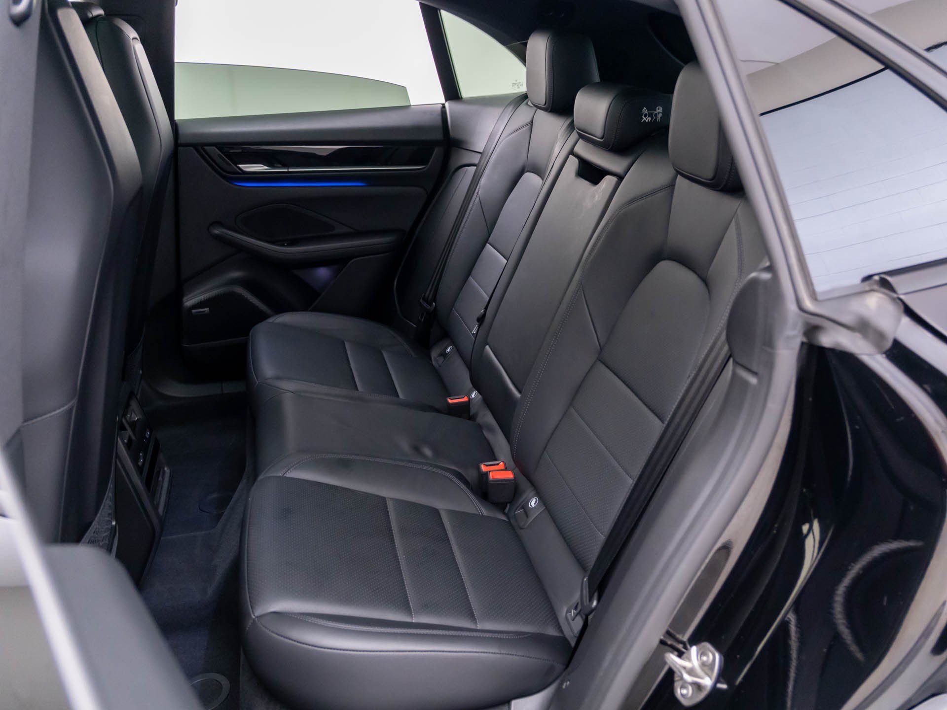 Certified 2026 Porsche Macan 4 Electric AWD/4WD image 19