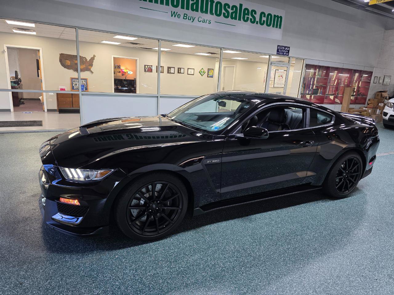 Used 2017 Ford Mustang Shelby GT350 RWD image 2