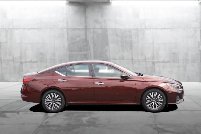 Certified 2025 Nissan Altima 2.5 SV FWD image 5