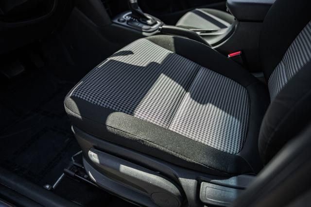 Used 2021 Hyundai Kona SE w/ Cargo Package image 27