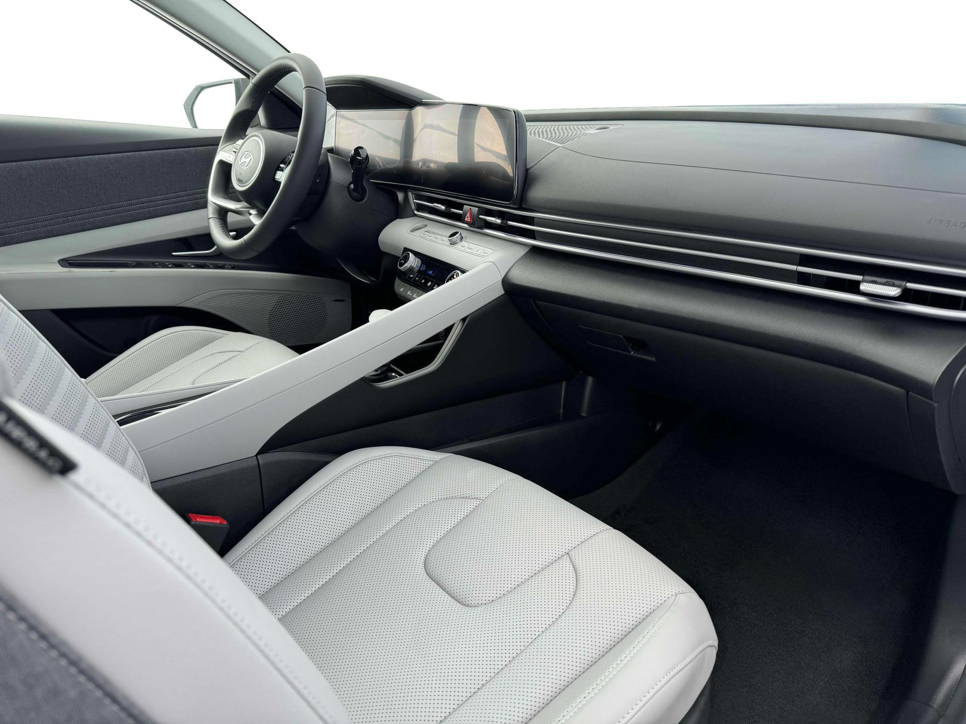 Used 2025 Hyundai Elantra Limited w/ Cargo Package FWD image 34