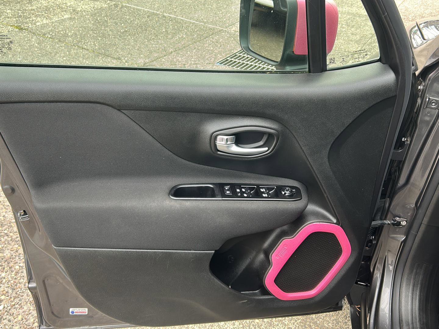 Used 2020 Jeep Renegade Latitude w/ UConnect 8.4 Nav Group image 15