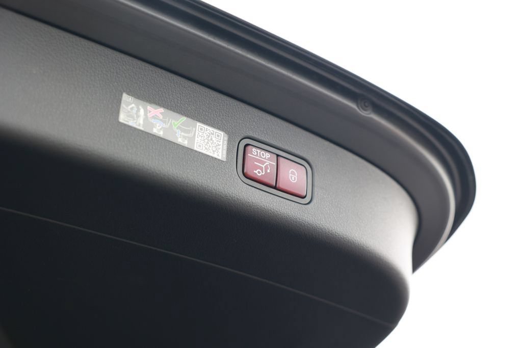 Used 2025 Mercedes-Benz GLC 43 AMG 4MATIC image 45
