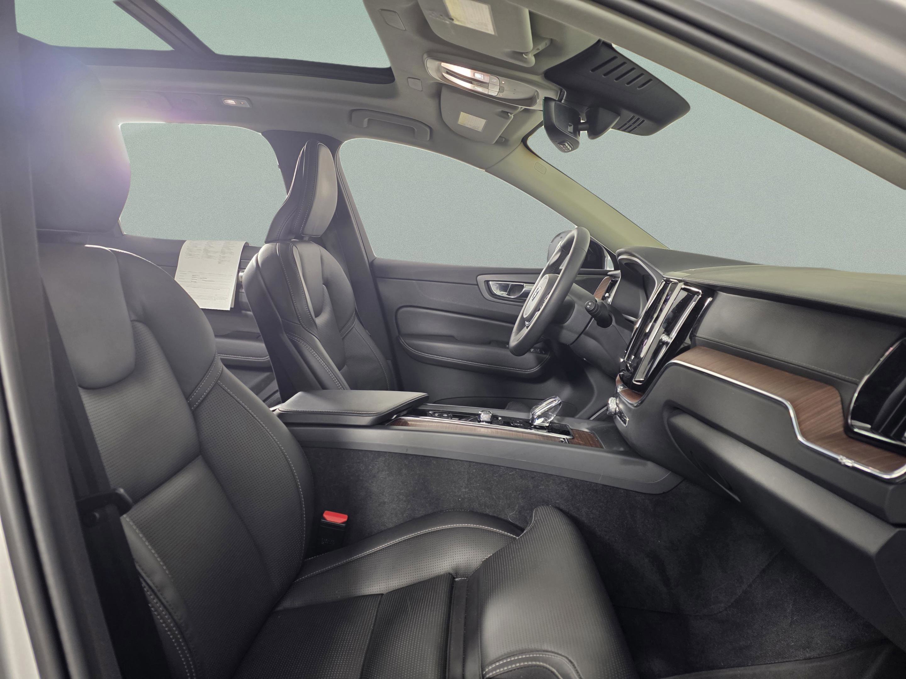 Used 2023 Volvo XC60 B6 Ultimate w/ Protection Package Premier image 20