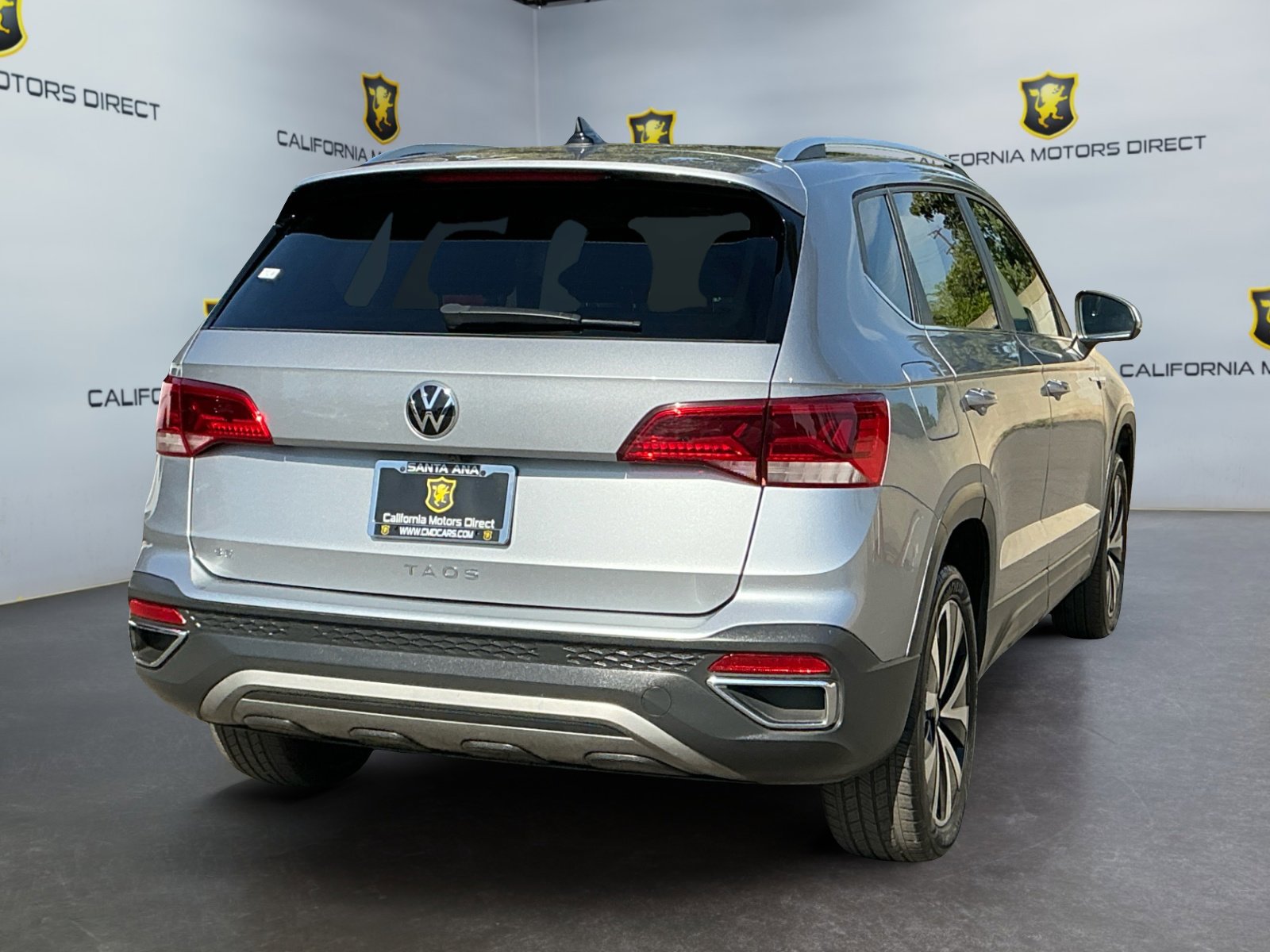 Used 2022 Volkswagen Taos SE w/ Panoramic Sunroof Package FWD image 5