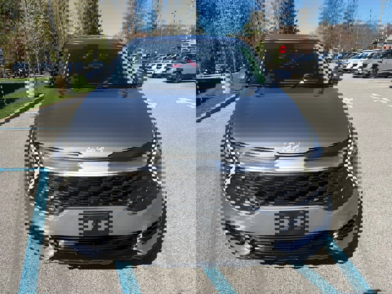 Used 2023 Kia Sportage LX image 3