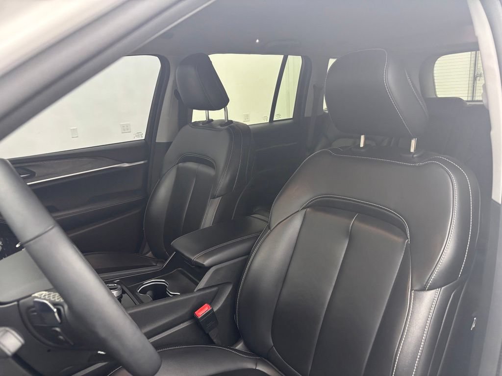 Used 2024 Jeep Grand Cherokee Limited AWD/4WD image 23