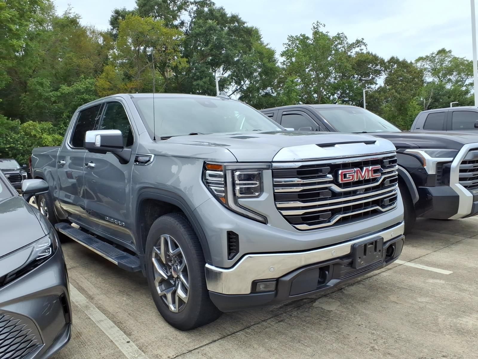 Used 2024 GMC Sierra 1500 SLT RWD image 1