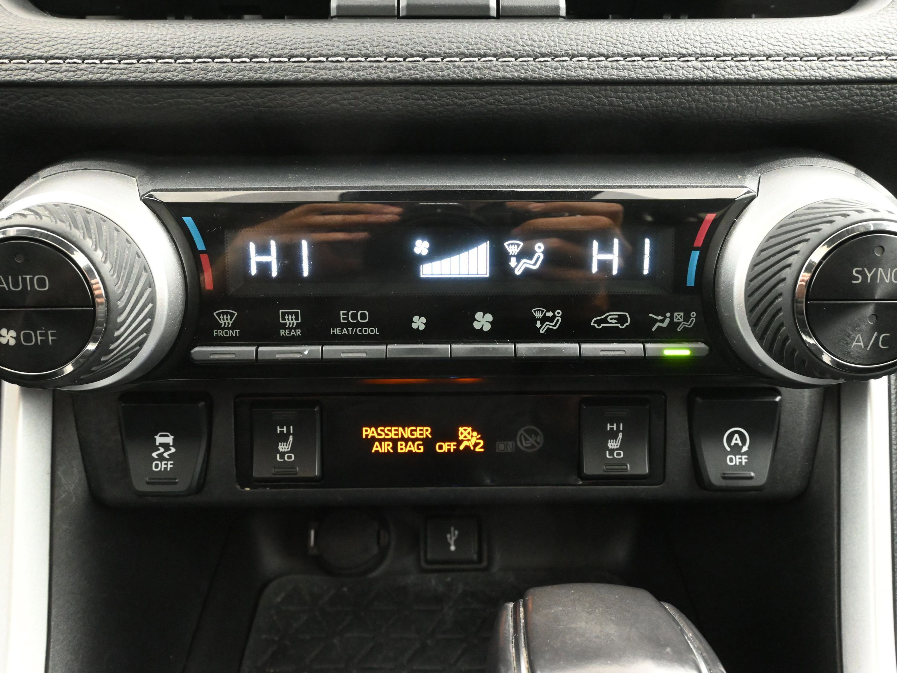 Used 2021 Toyota RAV4 XLE Premium image 16