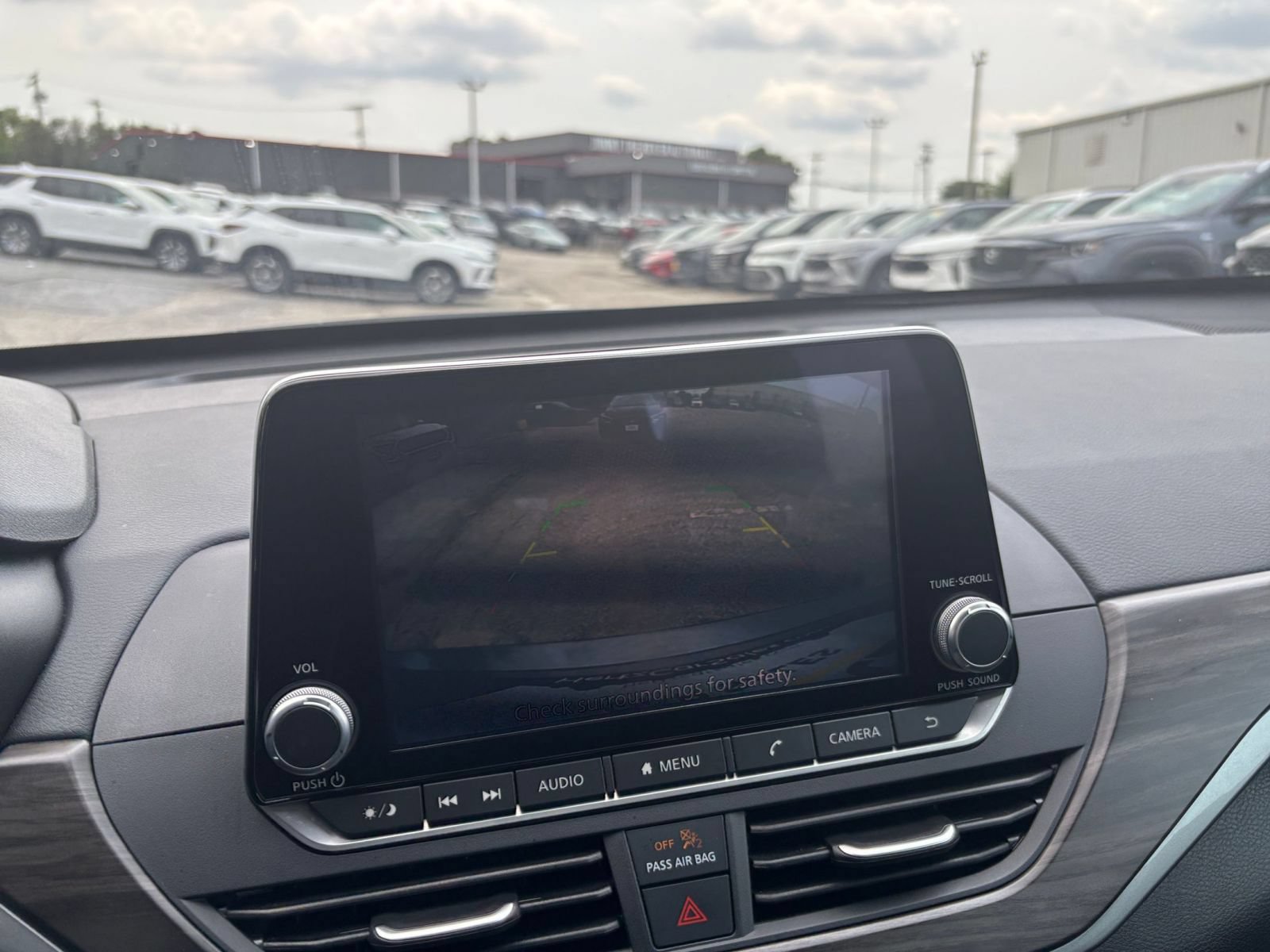 Used 2025 Nissan Altima 2.5 SV FWD image 19