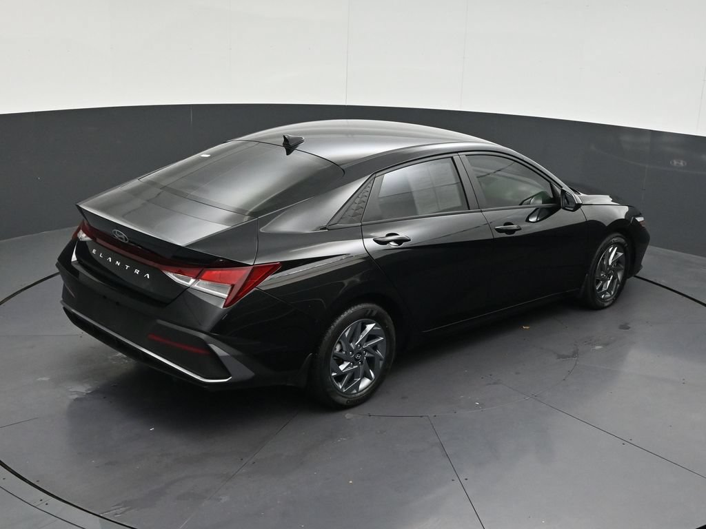Used 2024 Hyundai Elantra SEL FWD image 19