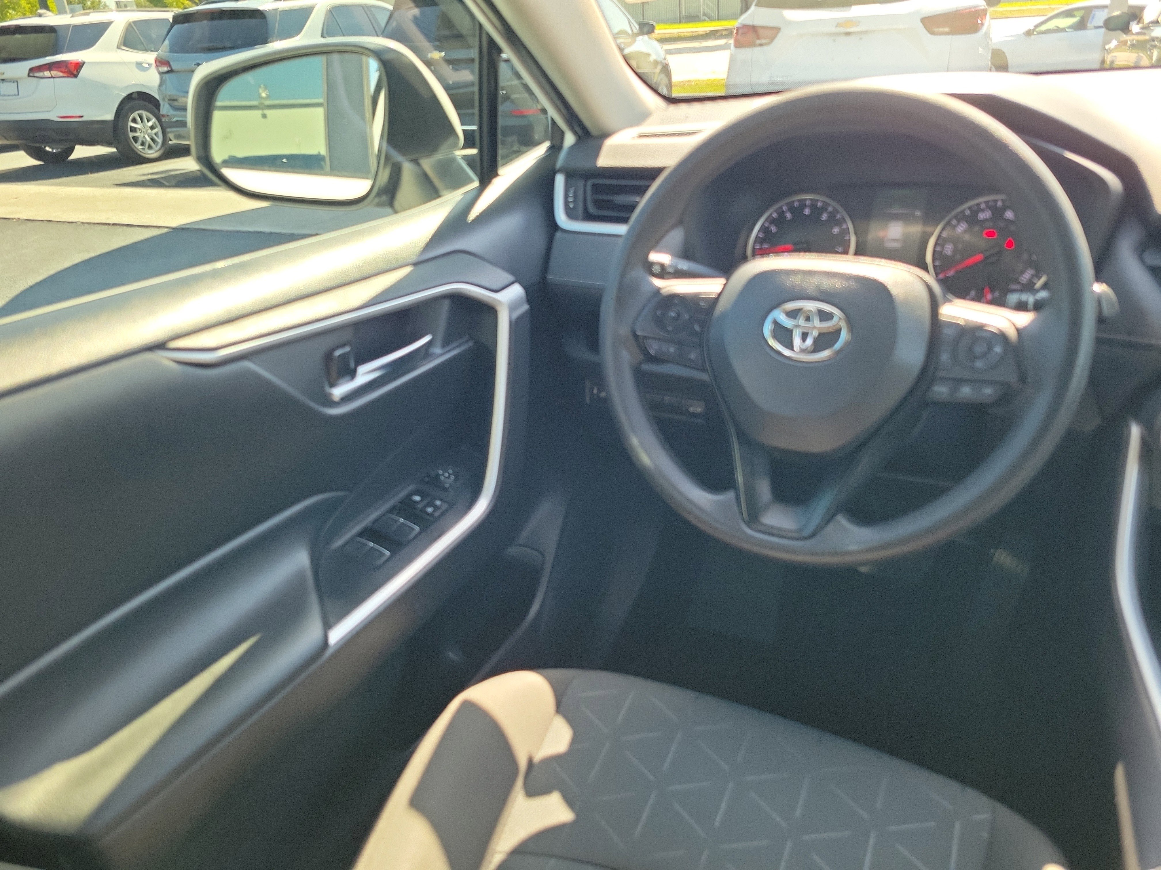 Used 2022 Toyota RAV4 XLE w/ Convenience Package FWD image 14