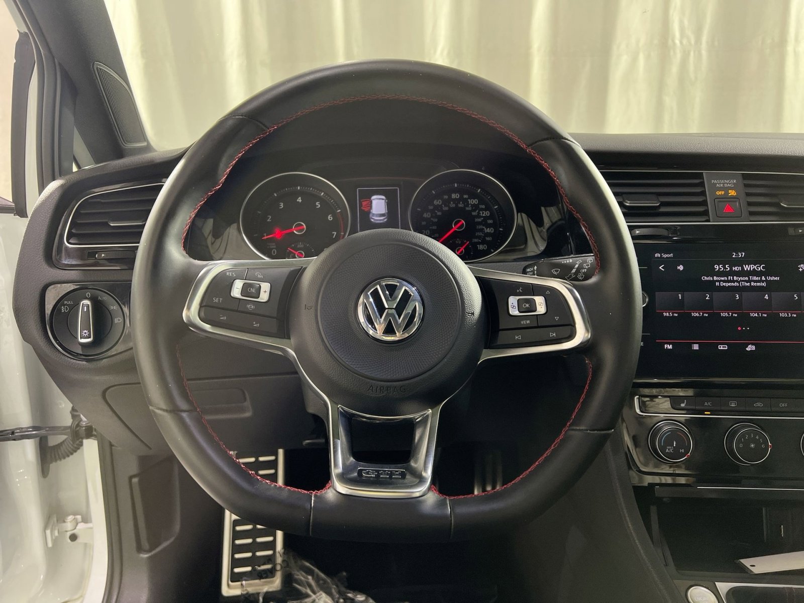 Used 2019 Volkswagen GTI SE image 22