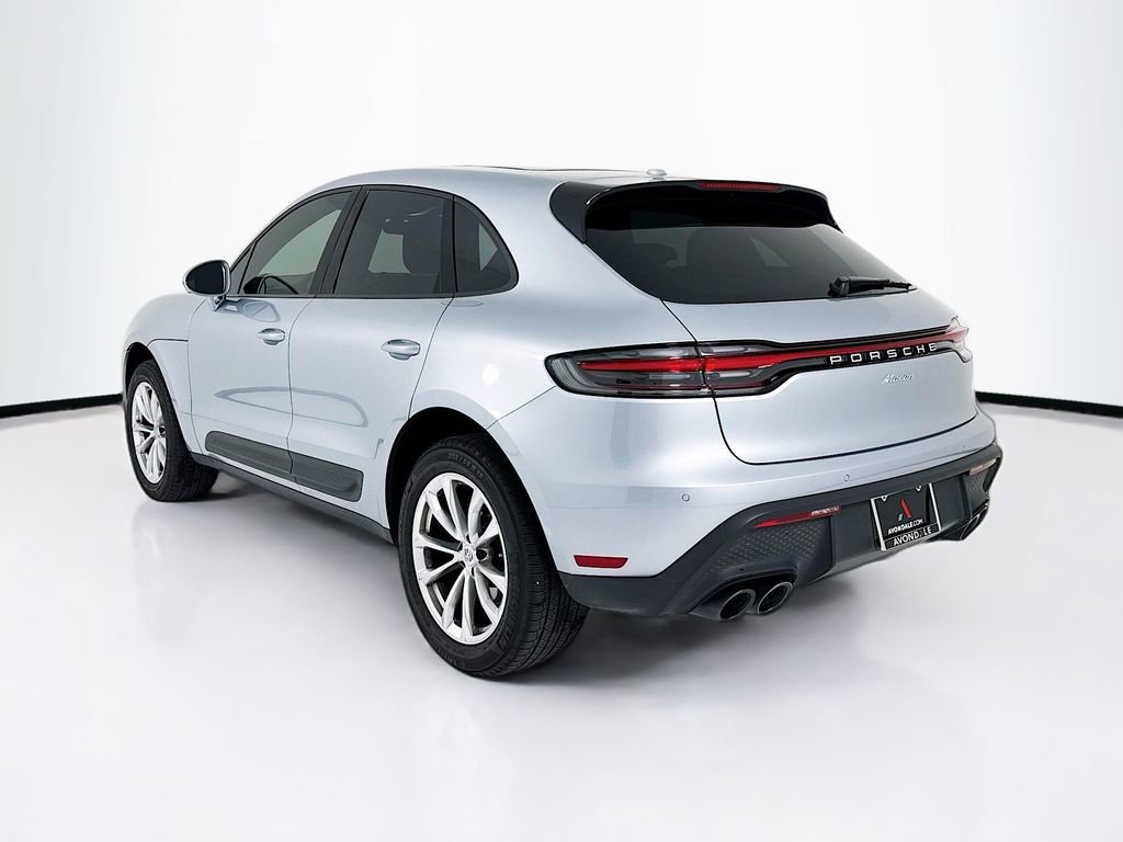 Certified 2025 Porsche Macan image 3