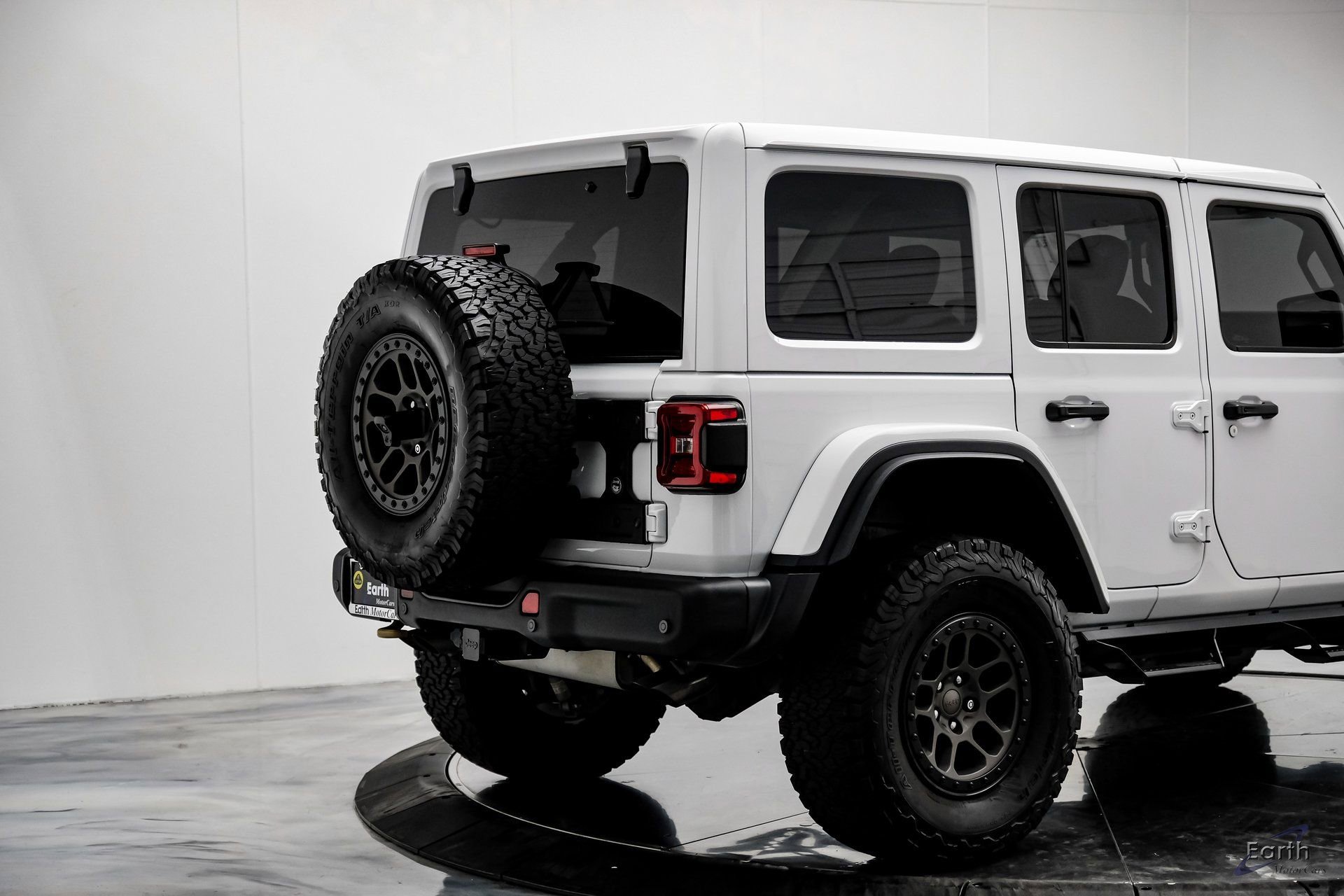 Used 2022 Jeep Wrangler Unlimited Rubicon w/ Xtreme Recon 35" Tire Package image 17