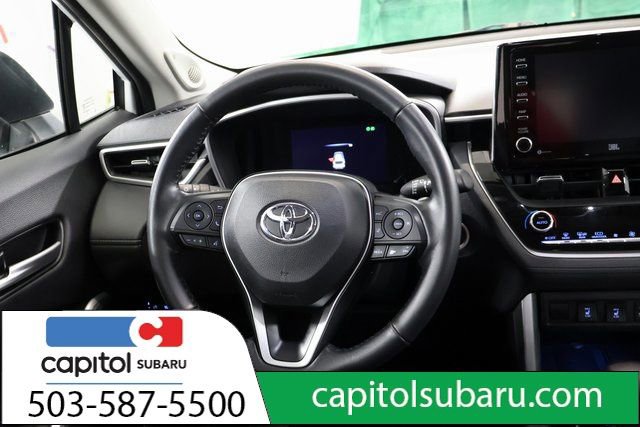 Used 2022 Toyota Corolla Cross XLE image 17