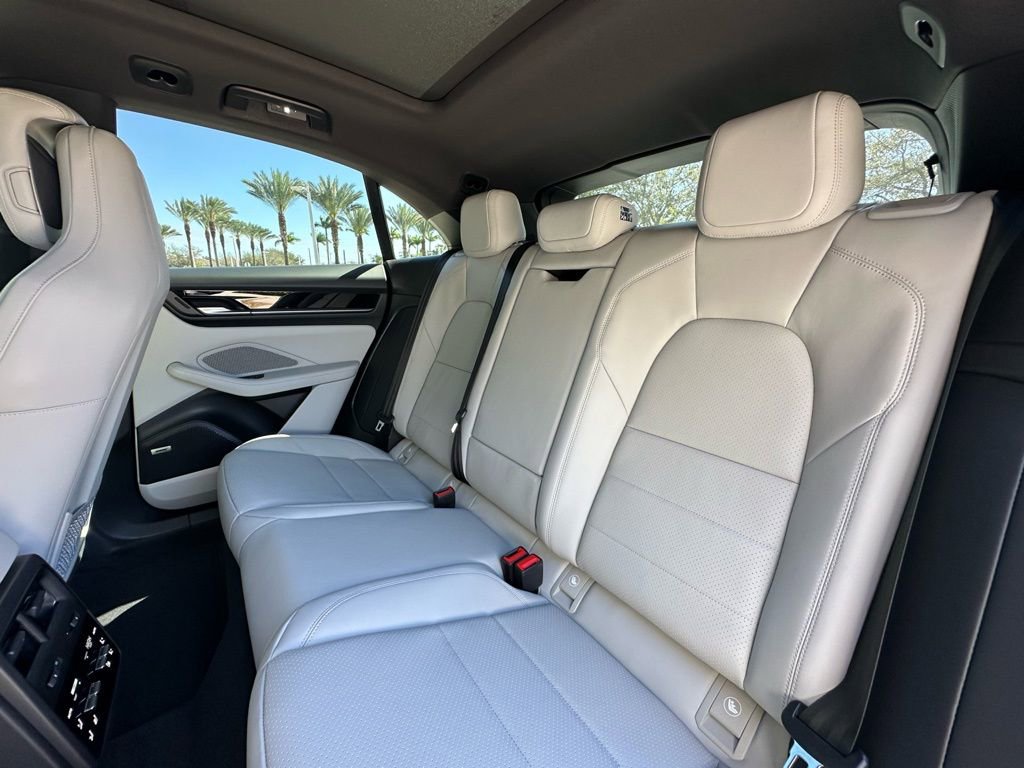 Used 2026 Porsche Macan 4 Electric AWD/4WD image 38